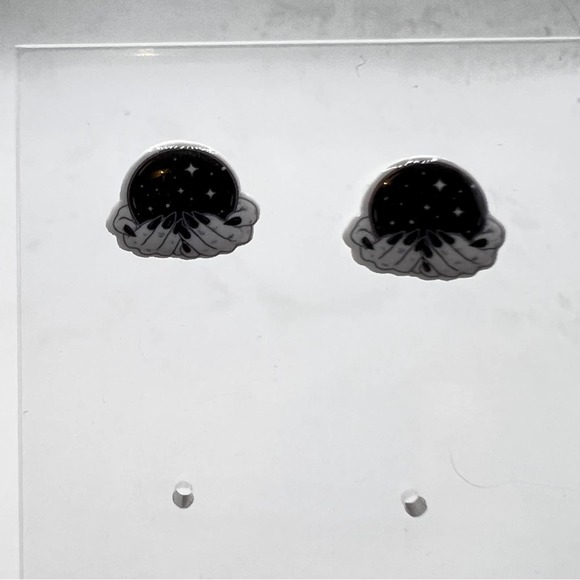 Night Goddess, tarot, hands and stars stud earrings. Small. - Picture 10 of 12